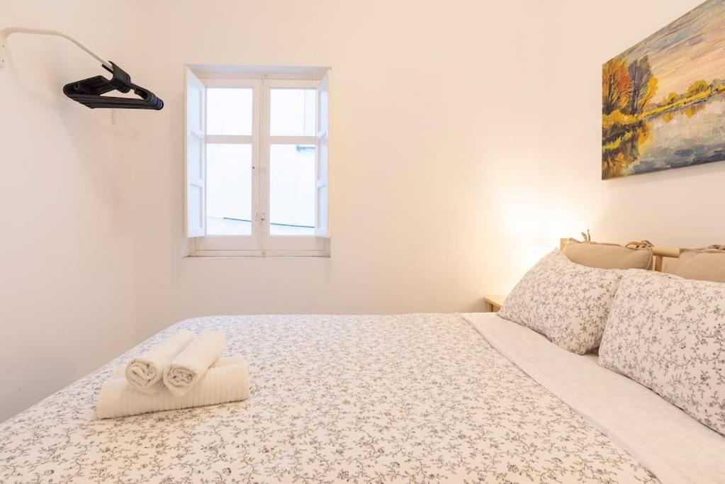 3 Bedroom Flat In Historic Centre Малага Экстерьер фото