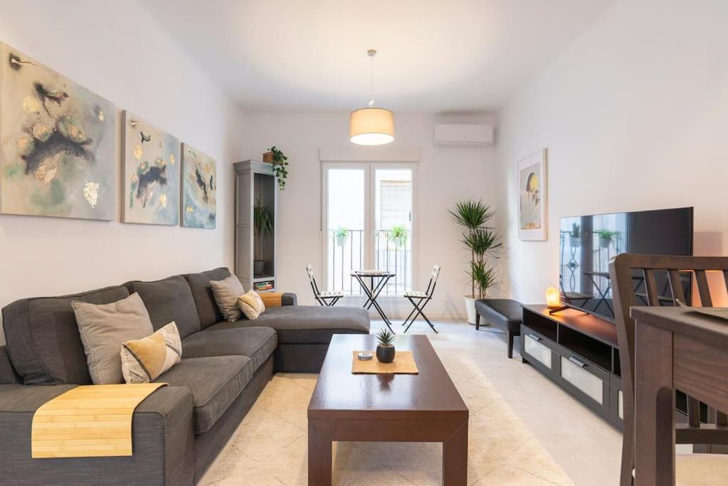 3 Bedroom Flat In Historic Centre Малага Экстерьер фото