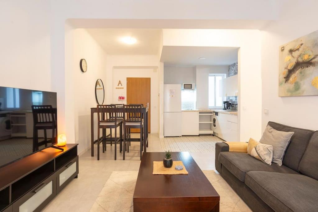 3 Bedroom Flat In Historic Centre Малага Экстерьер фото